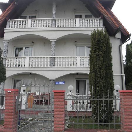 Bed and Breakfast Kristaly Apartman Хевиз Экстерьер фото
