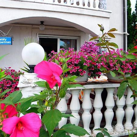 Bed and Breakfast Kristaly Apartman Хевиз Экстерьер фото