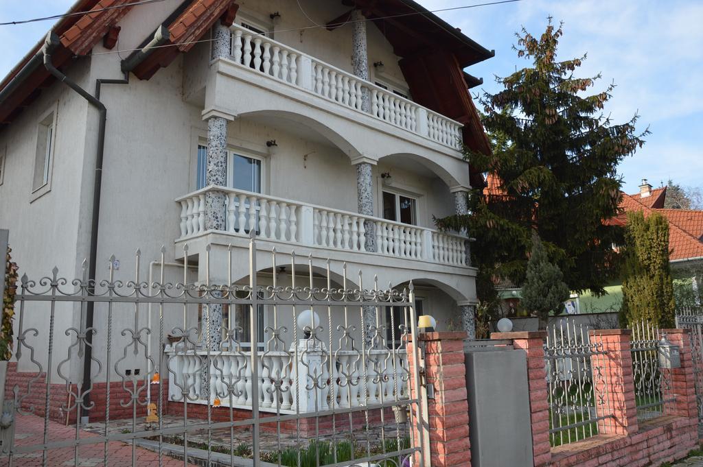 Bed and Breakfast Kristaly Apartman Хевиз Экстерьер фото