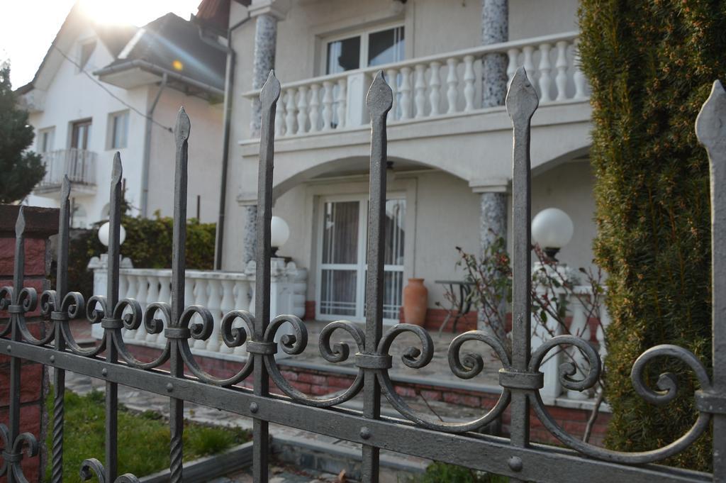 Bed and Breakfast Kristaly Apartman Хевиз Экстерьер фото