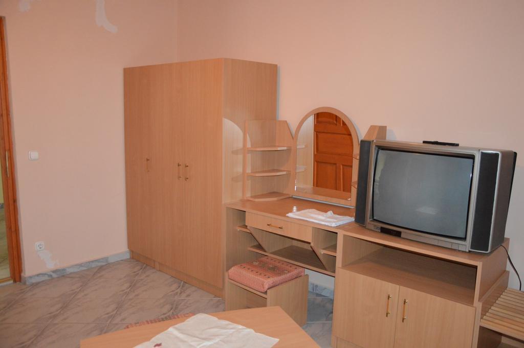 Bed and Breakfast Kristaly Apartman Хевиз Экстерьер фото
