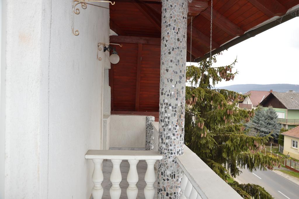 Bed and Breakfast Kristaly Apartman Хевиз Экстерьер фото