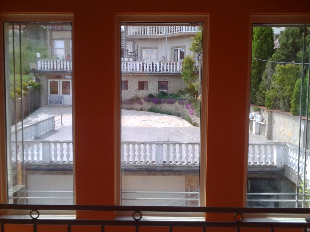 Bed and Breakfast Kristaly Apartman Хевиз Экстерьер фото