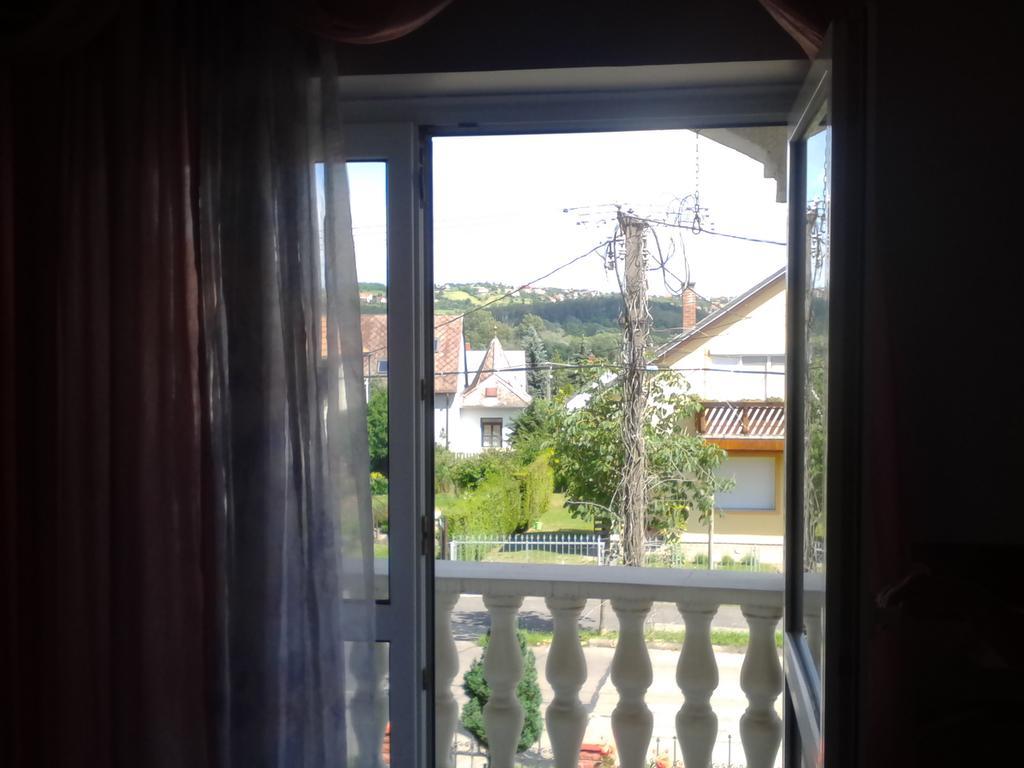 Bed and Breakfast Kristaly Apartman Хевиз Экстерьер фото
