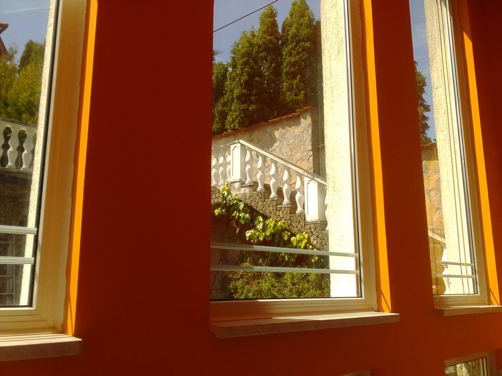 Bed and Breakfast Kristaly Apartman Хевиз Экстерьер фото