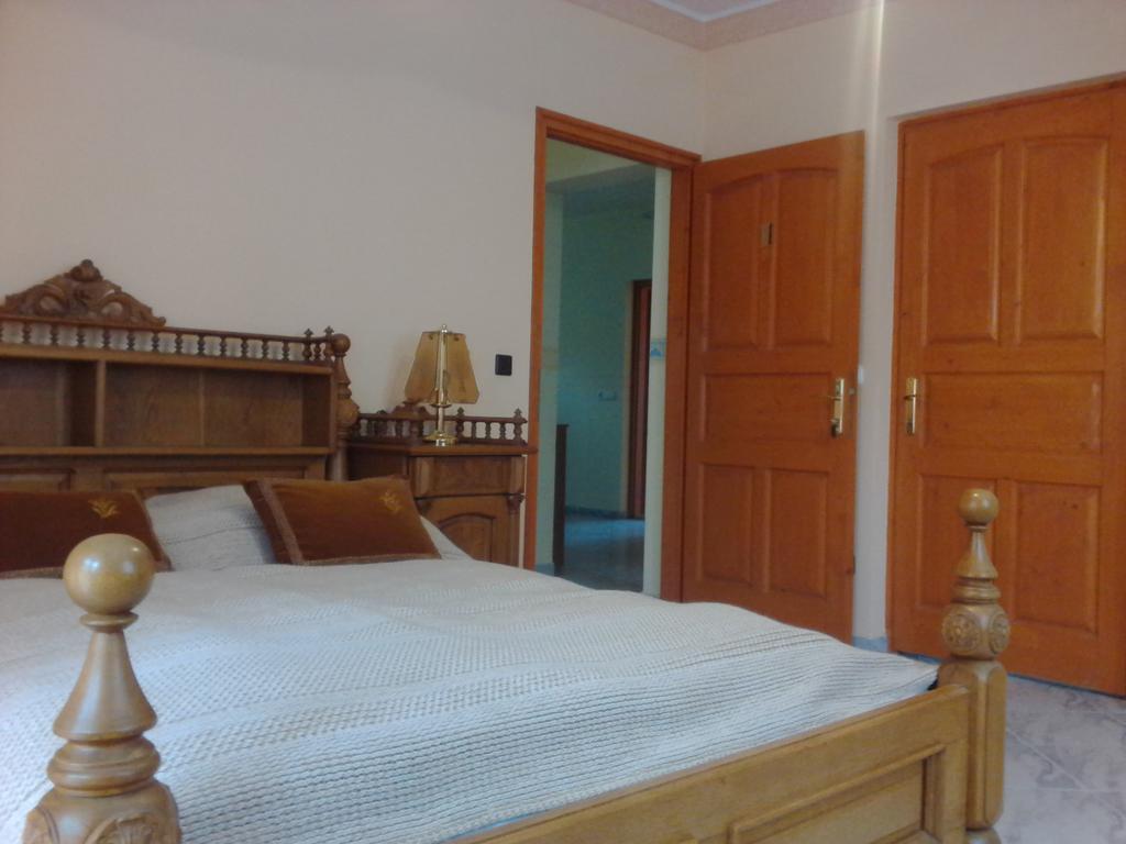 Bed and Breakfast Kristaly Apartman Хевиз Экстерьер фото