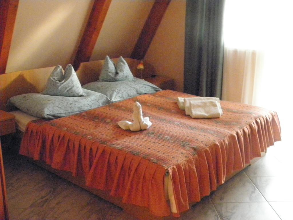 Bed and Breakfast Kristaly Apartman Хевиз Экстерьер фото