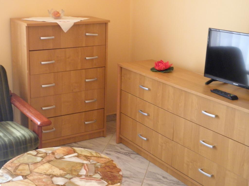 Bed and Breakfast Kristaly Apartman Хевиз Экстерьер фото