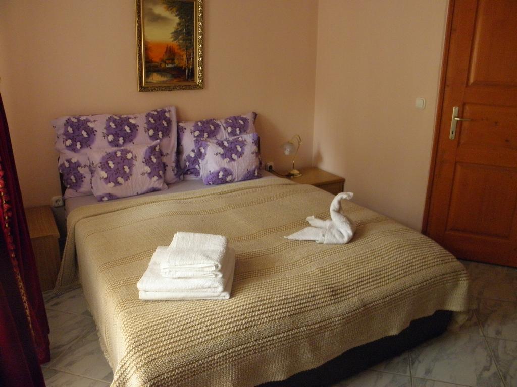 Bed and Breakfast Kristaly Apartman Хевиз Экстерьер фото