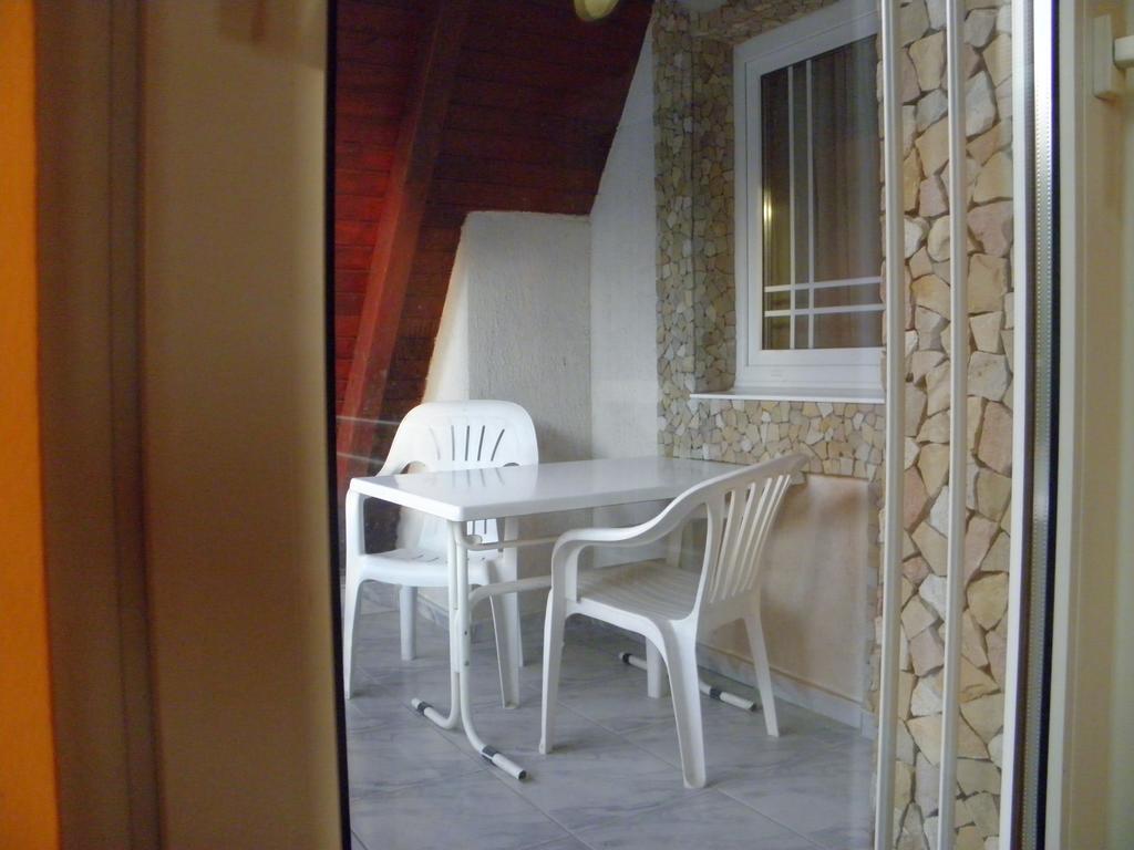 Bed and Breakfast Kristaly Apartman Хевиз Экстерьер фото