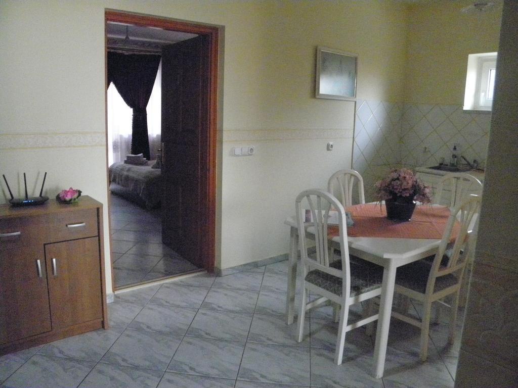 Bed and Breakfast Kristaly Apartman Хевиз Экстерьер фото