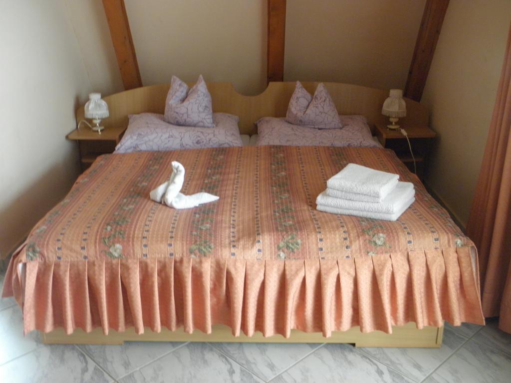 Bed and Breakfast Kristaly Apartman Хевиз Экстерьер фото