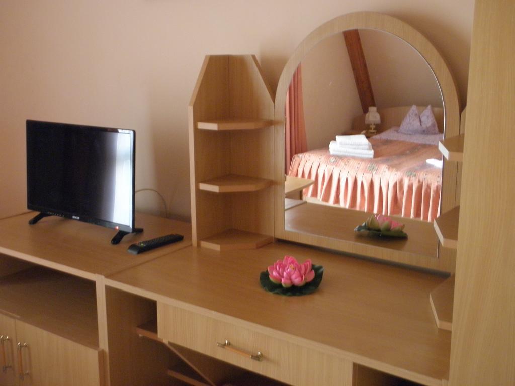 Bed and Breakfast Kristaly Apartman Хевиз Экстерьер фото