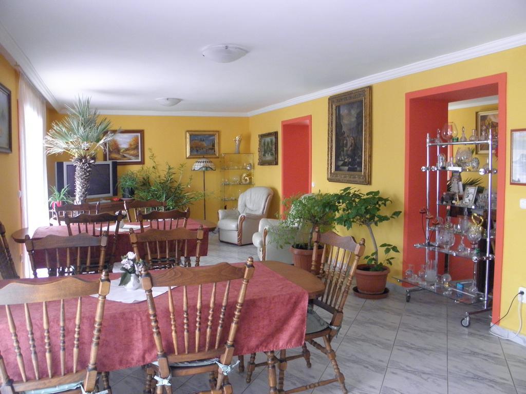 Bed and Breakfast Kristaly Apartman Хевиз Экстерьер фото