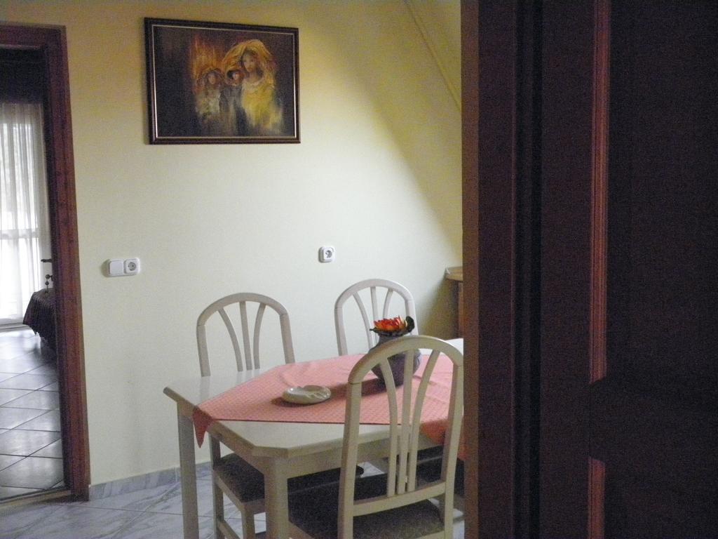 Bed and Breakfast Kristaly Apartman Хевиз Экстерьер фото
