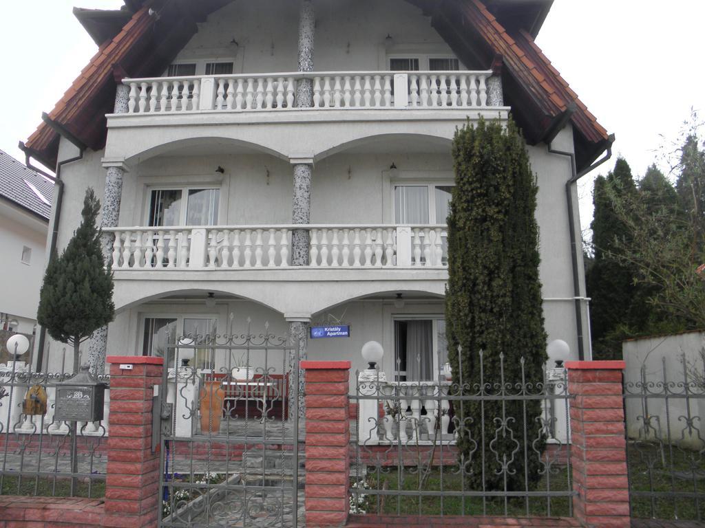 Bed and Breakfast Kristaly Apartman Хевиз Экстерьер фото
