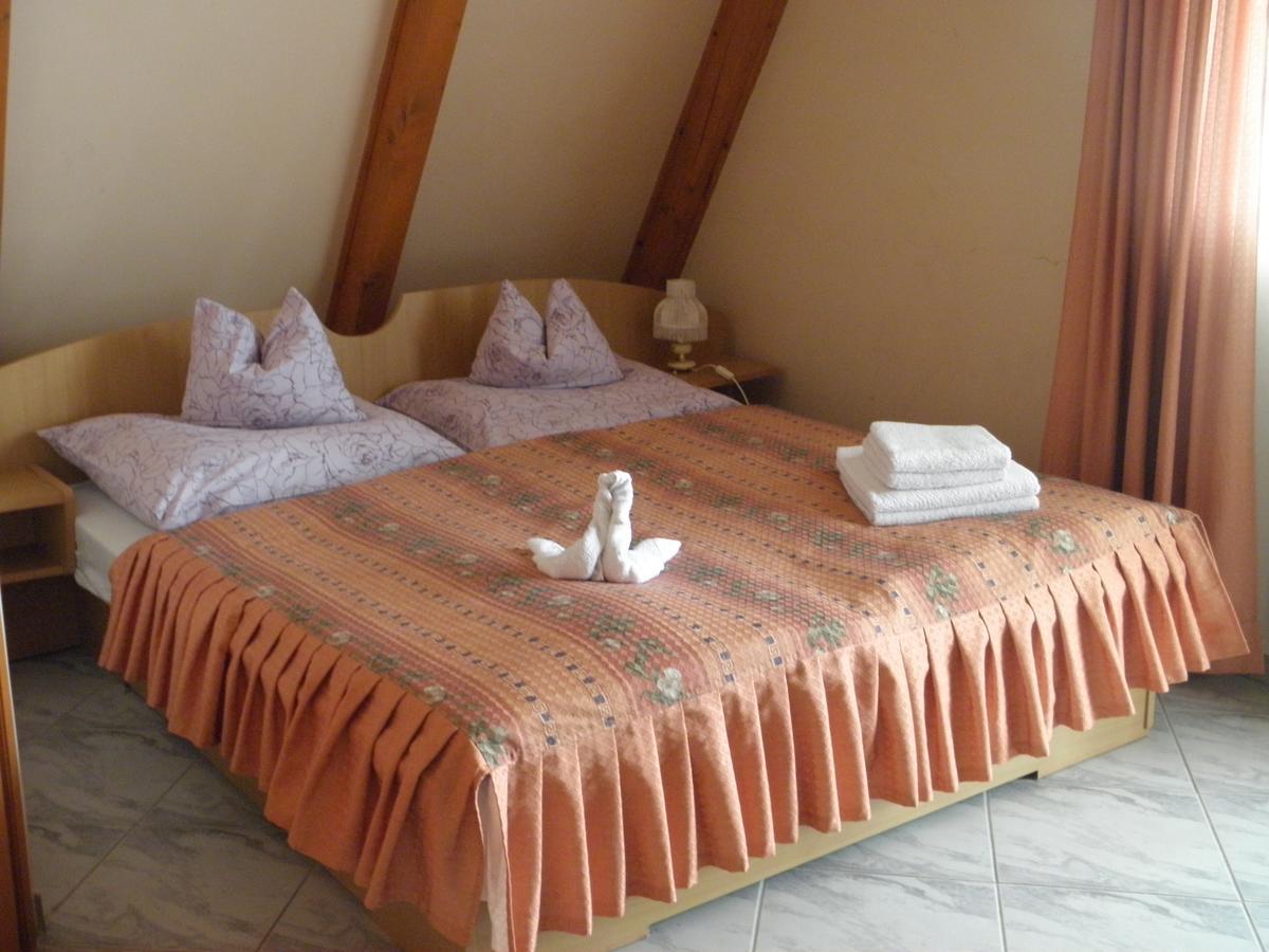 Bed and Breakfast Kristaly Apartman Хевиз Экстерьер фото
